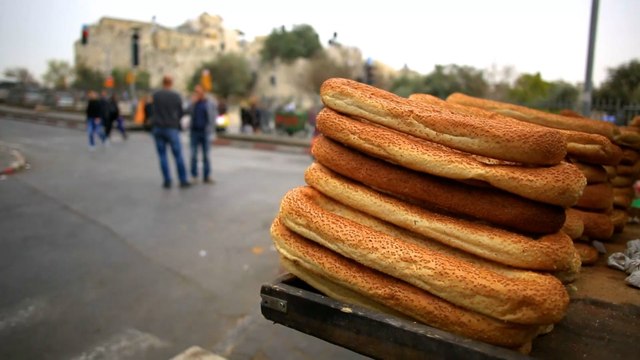 كعك القدس هدية مميزة للفلسطينيين خارج المدينة المقدسة