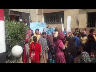 تظاهرة في بني سويف للمطالبة بعدم رحيل رئيس مدينة "اخترناه اخترناه"