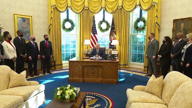 Biden dice que candidatura de Trump en 2024, aumentaría sus opciones de presentarse