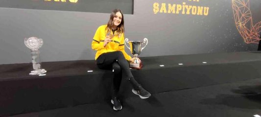 Zehra Güneş: "13 savaşçı kadınla sahada olmak gurur verici"