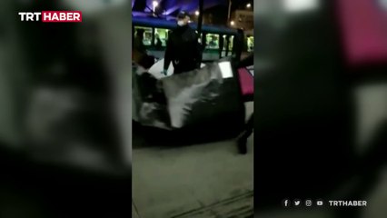 Paris'te çadırlarına el koyulan göçmenler soğukta sokakta kaldı