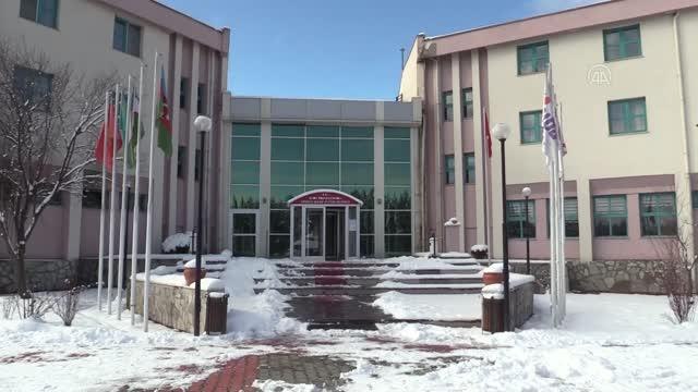 KASTAMONU - Türk boksunun efsane isimlerinden Nuri Eroğlu'nun adı spor salonuna verildi