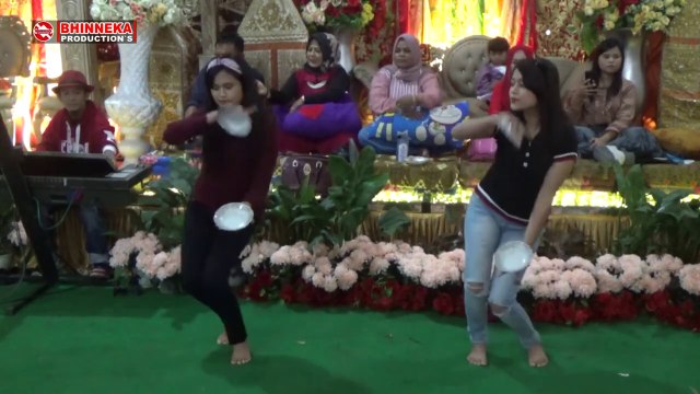 TARI PIRING BAR BAR || PLATE DANCE WEST SUMATERA Saluang Rahma Solok
