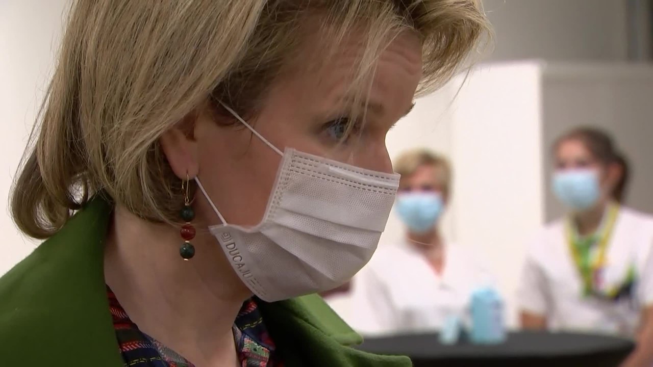 Le Roi et la Reine en visite à l'hopital UZ Brussel pour témoigner de leur soutien