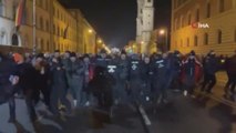 Son dakika haberi! Münih'te izinsiz Covid-19 protestosunda arbede: 11 gözaltı
