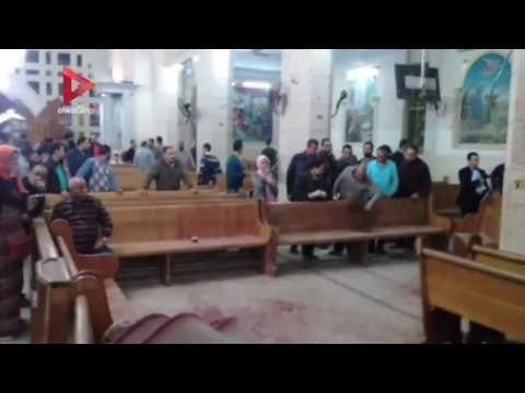 الأهالي يزيلون آثار وبقايا انفجار كنيسة مارجرجس في طنطا