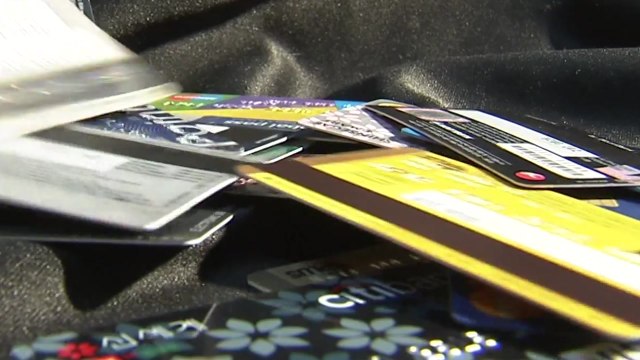 매출 3억 이하 가맹점 220만 곳, 카드수수료 40% 감소 / YTN