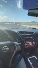 SEYİR HALİNDE VİDEO ÇEKERKEN ÖNÜNDE TIR DEVRİLDİ; ÇARPMAKTAN SON ANDA KURTULDU