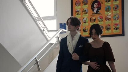 Lise öğrencileri okudukları romanlardaki karakterleri canlandırdı