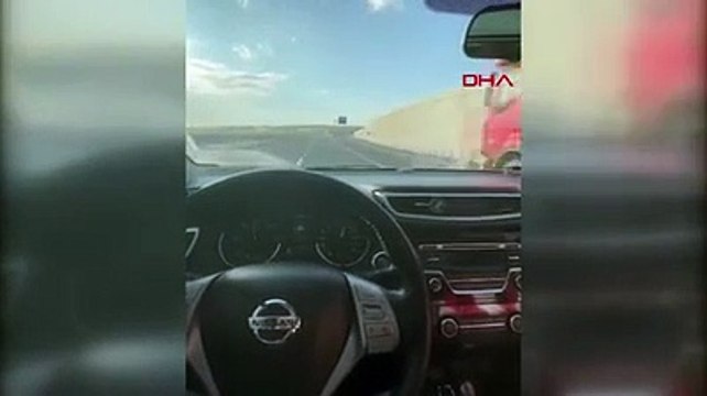 Video çekerken kazaya denk gelen sürücü ani manevrayla devrilen TIR'a çarpmaktan kurtuldu