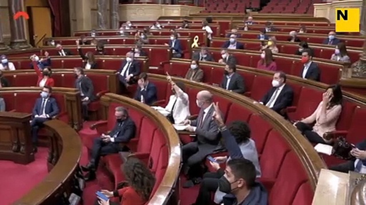 Aplaudiments i discurs del president Aragonès, després de l'aprovació dels pressupostos per al 2022