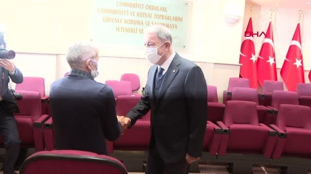 Son dakika gündem: Bakan Akar, 'topraklarını kurtarma' sözünü tutan Azerbaycanlı şehit subayın ailesi ile bir araya geldi