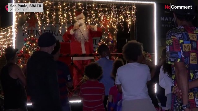 شاهد: سانتا كلوس يبعث القليل من بهجة عيد الميلاد في صفوف المشردين في مدينة ساو باولو البرازيلية