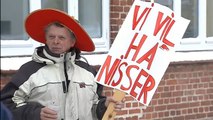 Nissedemonstration | Mogens Kragh | Jon Knudsen | Løkken | Hjørring | 19-12-2010 | TV2 NORD @ TV2 Danmark