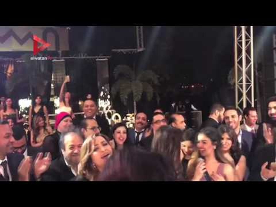 شيرين وجدي تظهر من جديد بوصلة غنائية في حفل زفاف ابنتها
