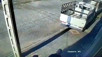 Akrabası Olduğunu Belirterek Yaşlı Kadını Gasp Etti!