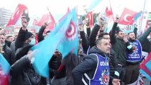 Türk Metal Sendikası üyesi işçiler eylem yaptı