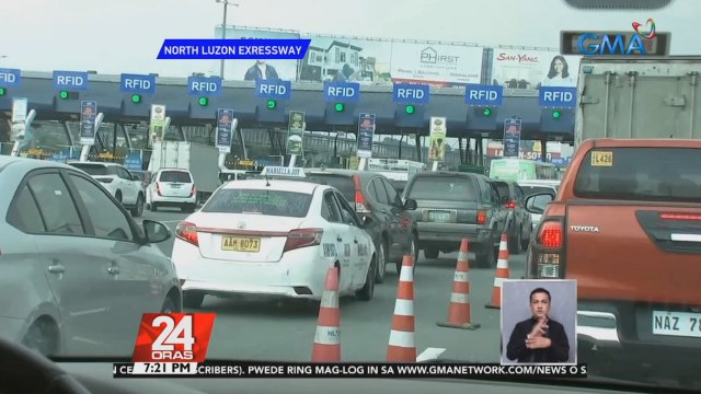 Mga sasakyan sa NLEX, inaasahang dadami pa bukas; Cash lanes, sumisikip na ang daloy ng trapiko | 24 Oras