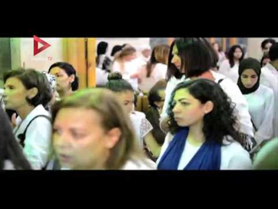 المئات يشاركون في عزاء "الطفل يوسف" بالملابس البيضاء في عمر مكرم
