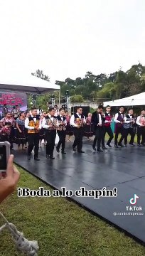 Viral| Novios ofrecen hermosa coreografía al compás de la marimba