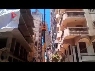 الحماية المدنية تخلي العقار المائل في الإسكندرية