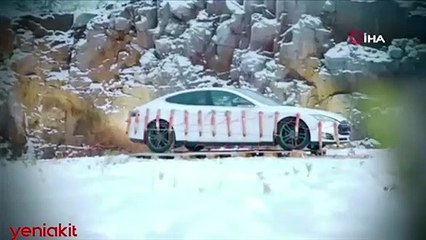 Tesla'ya kızan sürücü otomobilini dinamitle havaya uçurdu! İşte o anlar