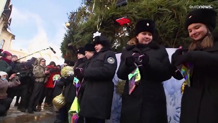 Winterliches Moskau: 28 Meter hohe Fichte im Kreml