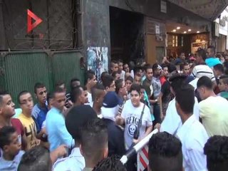 الشرطة النسائية تستخدم الـ"إليكتريك" لمنع التحرش أمام السينمات