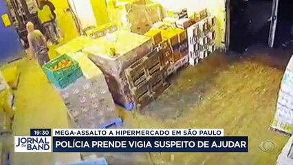 A polícia prendeu um funcionário da segurança suspeito de envolvimento no mega-assalto a um hipermercado em São Paulo.