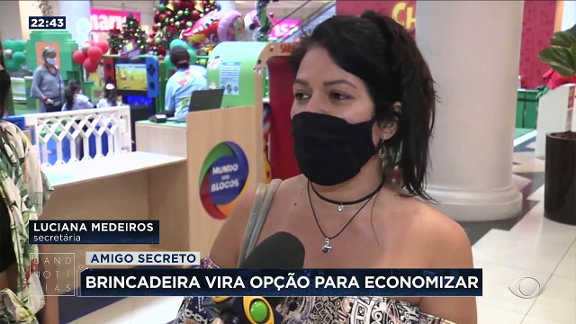 Amigo secreto vira opção para economizar nos presentes de Natal.