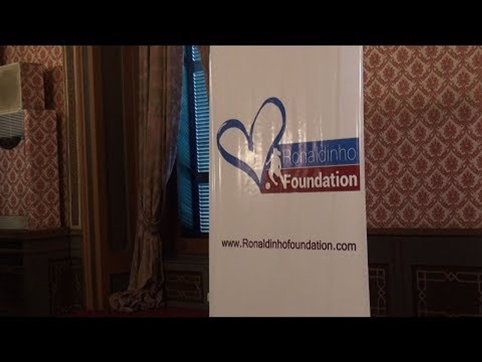 "أكاديمية رونالدينهو"  نسعى لتوفير العلاج لغير القادرين في كل العالم بأدوية مصرية