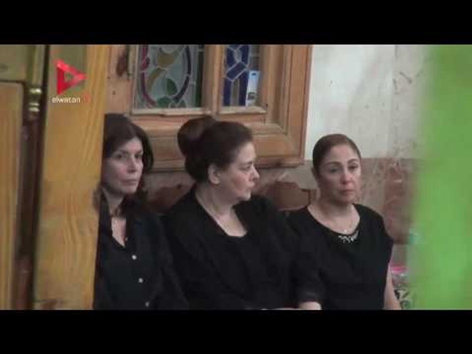 مرفت أمين تبكي في عزاء زوجه عزت العلايلي