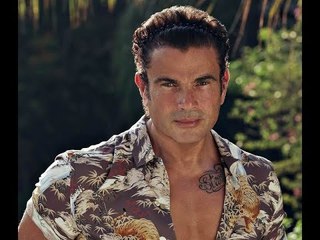 المصريون عن قميص عمرو دياب: "لو لبس خيشة هتبقى موضة"