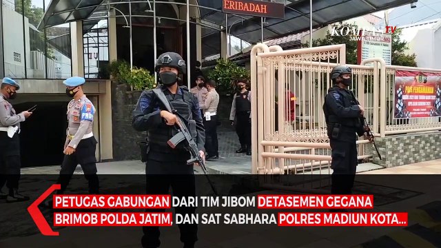 Tim Jibom Brimob Polda Jatim Sterilisasi Gereja Jelang Natal