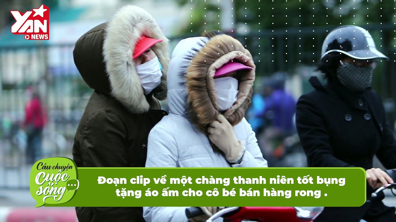 Thấy bé gái co ro bán hàng rong, chàng trai dừng xe giúp đỡ: "Bịt mặt vẫn thấy đẹp trai" | Điện Ảnh Net