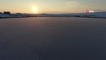 Son dakika haber... Sivas dondu... Hafik gölünün yüzeyi buz tuttu