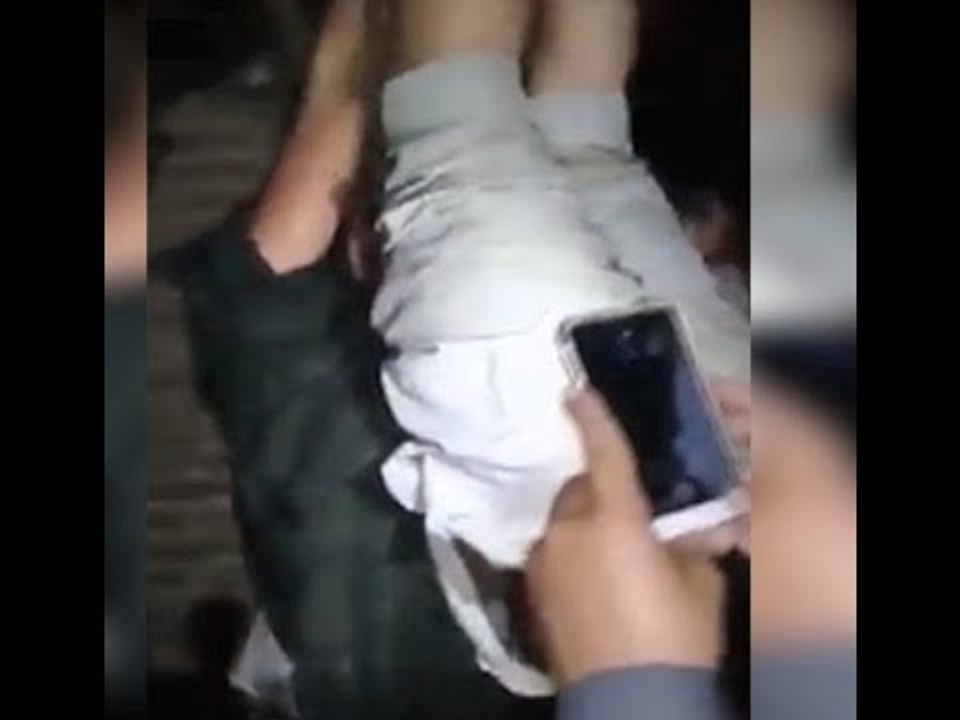 تعليق شخص من يديه وقدميه وتعذيبه بتهمة محاولة خطف طفل في سوهاج