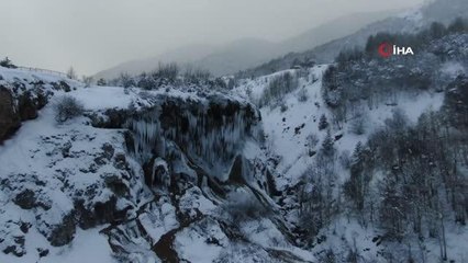 Sivas'ta Sibirya soğukları...Şelale bile dondu