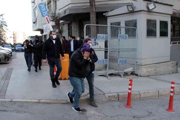 Adliyeye sevk edilen 'torbacı' yüzünü 'torba' ile kapattı