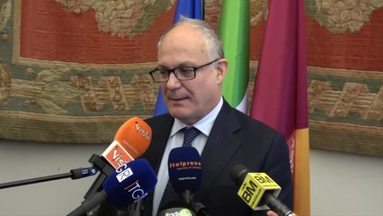 Pulizie di Natale, ma Roma non riesce a svuotare i cassonetti