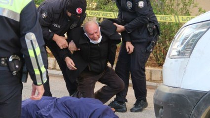 Eşinin tabutunu morgdan gözyaşlarıyla aldı