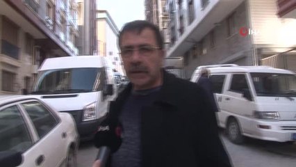 Alkollü olduğu iddia edilen şahıs sokaktaki araçların lastiklerini bıçakla kesti