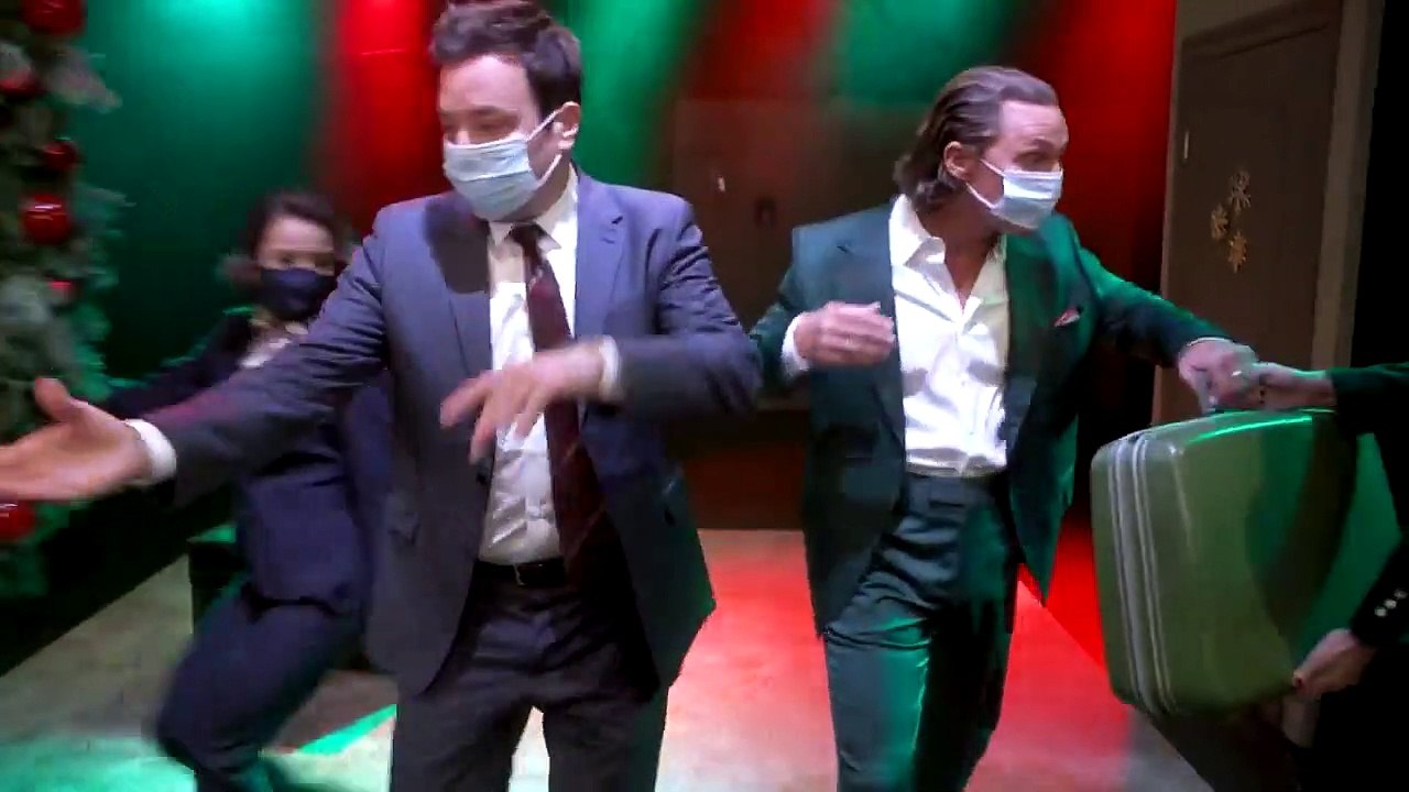 Regardez comment la star des présentateurs US, Jimmy Fallon a mis le feu sur son plateau hier soir pour Noël avec une chanson en compagnie de l'acteur Matthew McConaughey