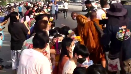 "ไขข้อข้องใจ" ทำให้ห้ามโปรยดอกดาวเรือง ขณะหลวงตาบุญชื่นเดินธุดงค์