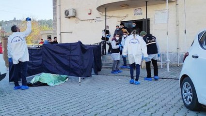 Bebeklerini aşıya götüren çift kavgaya tutuştu! Karısını öldüren adam aynı silahla intihar etti