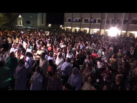 آلاف الأقباط يحتفلون بالليلة الختامية لمولد العذراء في درنكة