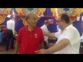 أحد المشاركين بـ"عمومية الأهلى" يداعب سمير زاهر: إيه ياد الشياكة دي