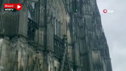 Köln'de tarihi katedralde aşı kuyruğu