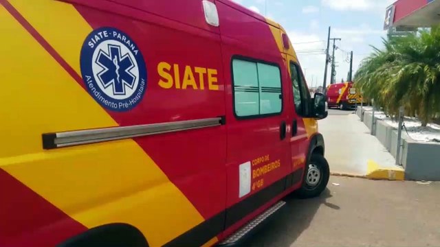 Ocupantes de motocicleta sofrem queda após condutor tentar desviar de cachorro na Av. Carlos Gomes