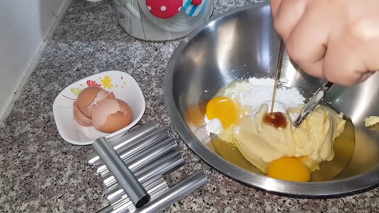 مطبخ ام وليد | حلويات العيد | حلوة السيغار بالشوكولا بحشو  الكرامال